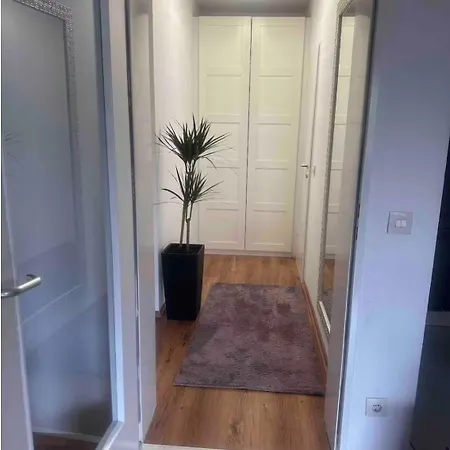 Geraeumige 1-zimmer-wohnung Mit Balkon *